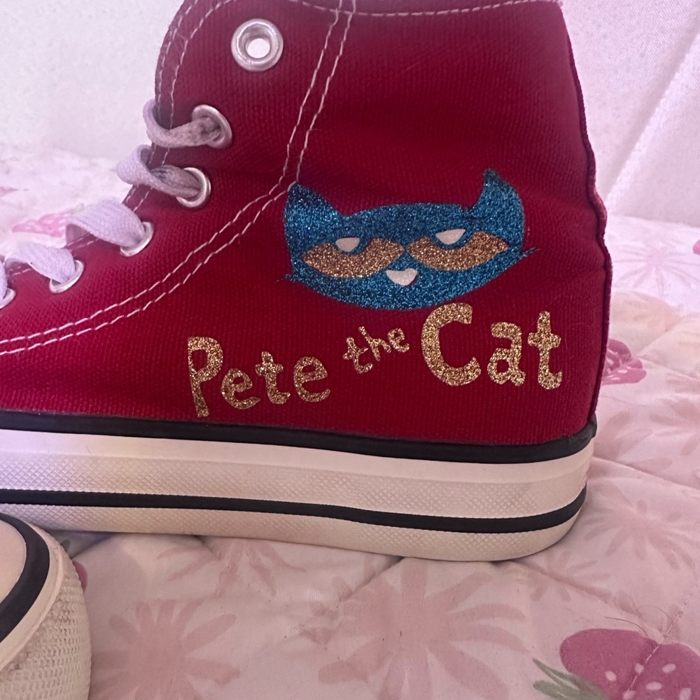 Pete the Cat- Red High-Top Sneakers - Picture 3 of 6